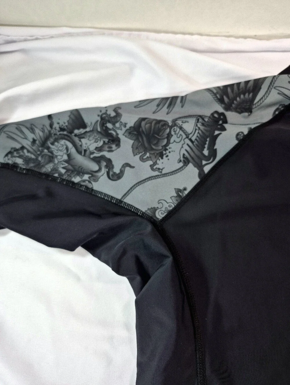 Y2K Maui & Sons Black Short Sleeve Surf Rash Guard Medium Swim Sporty Beachwear